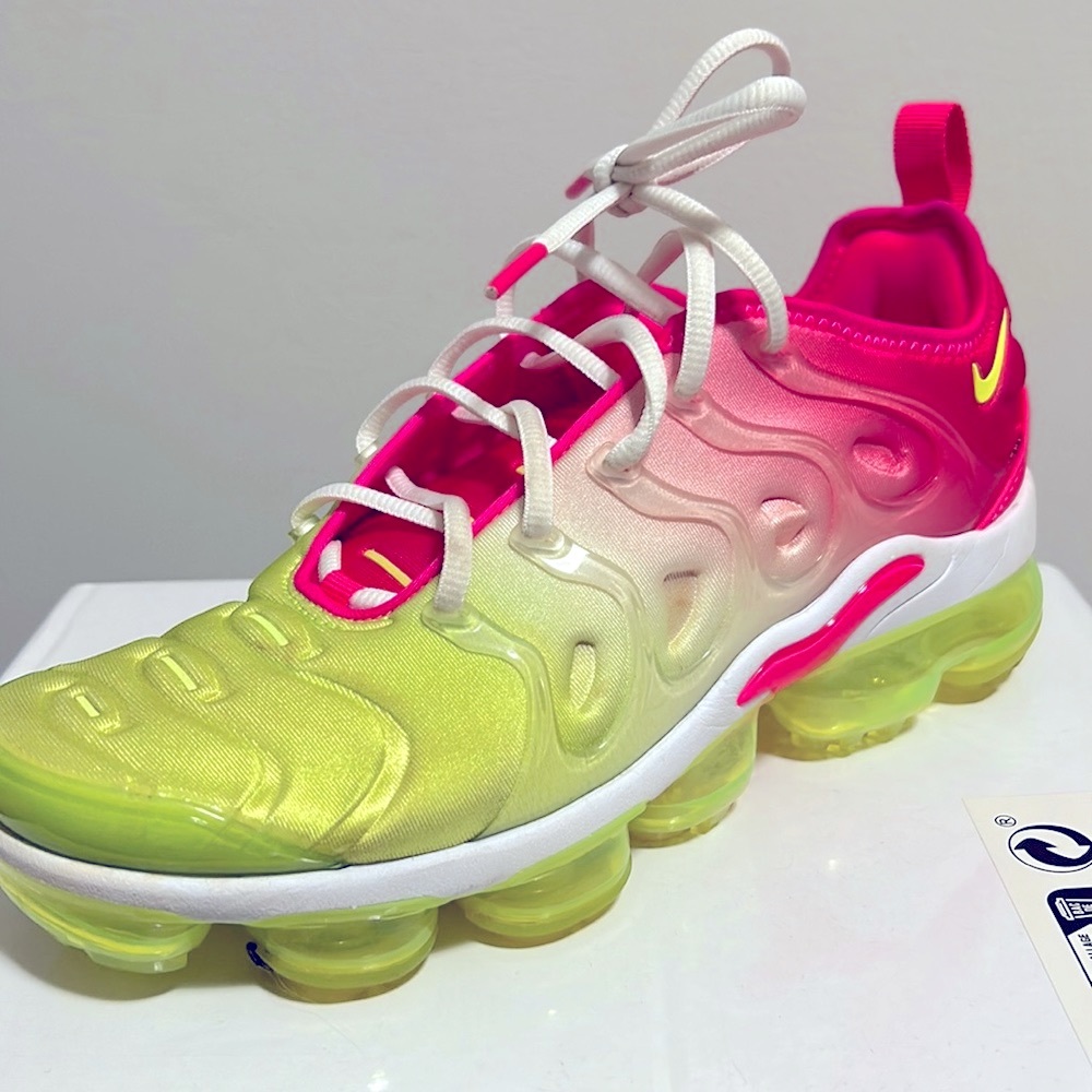 Women Vapormax size 8US